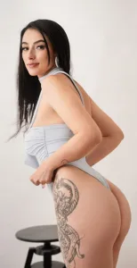 🍑 ZOE TETONA NATURAL CUERPO ESCULTURAL BUENA ATENCION